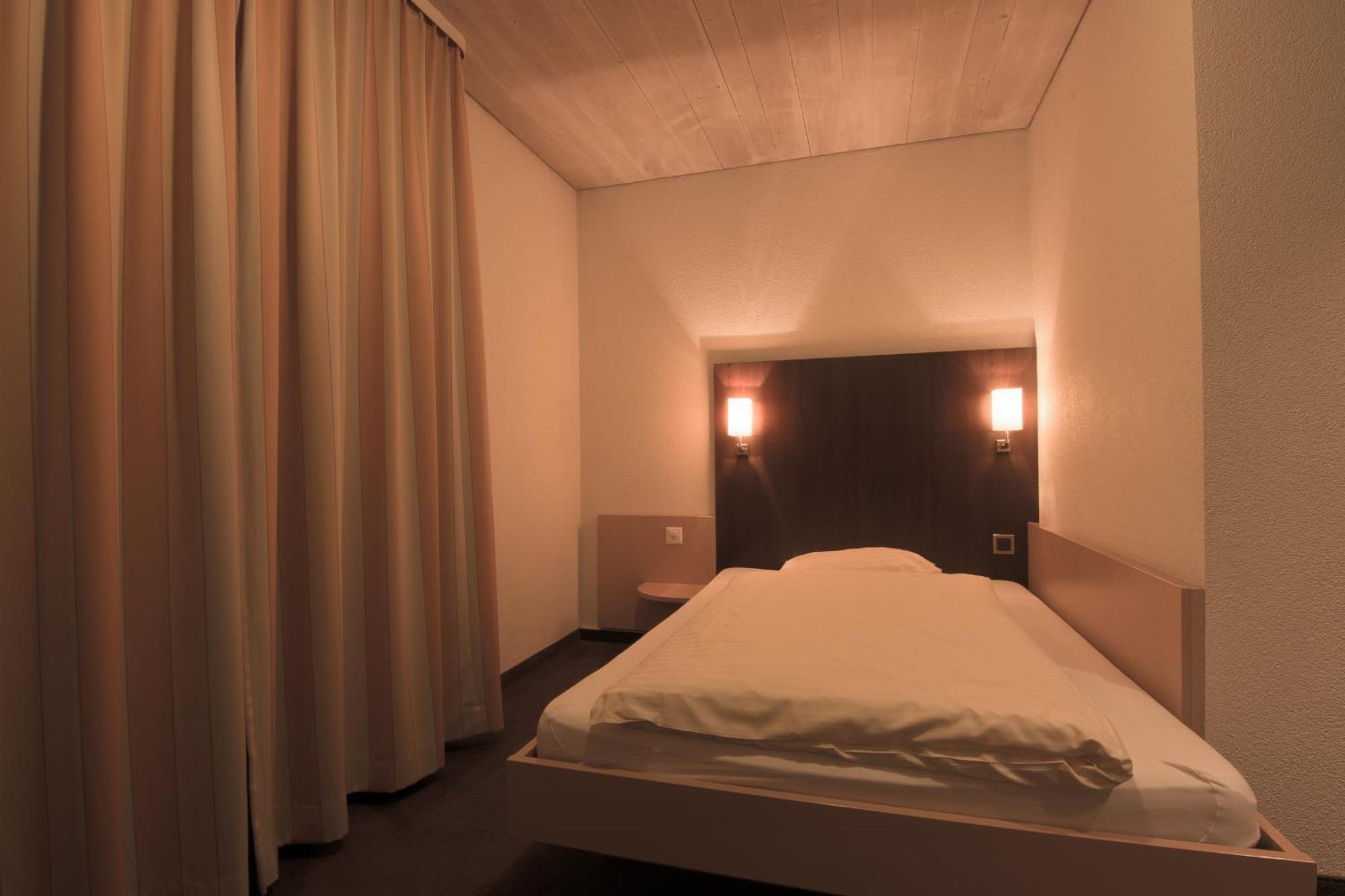 Hotel Zum Goldenen Kreuz Фрауэнфельд Номер фото