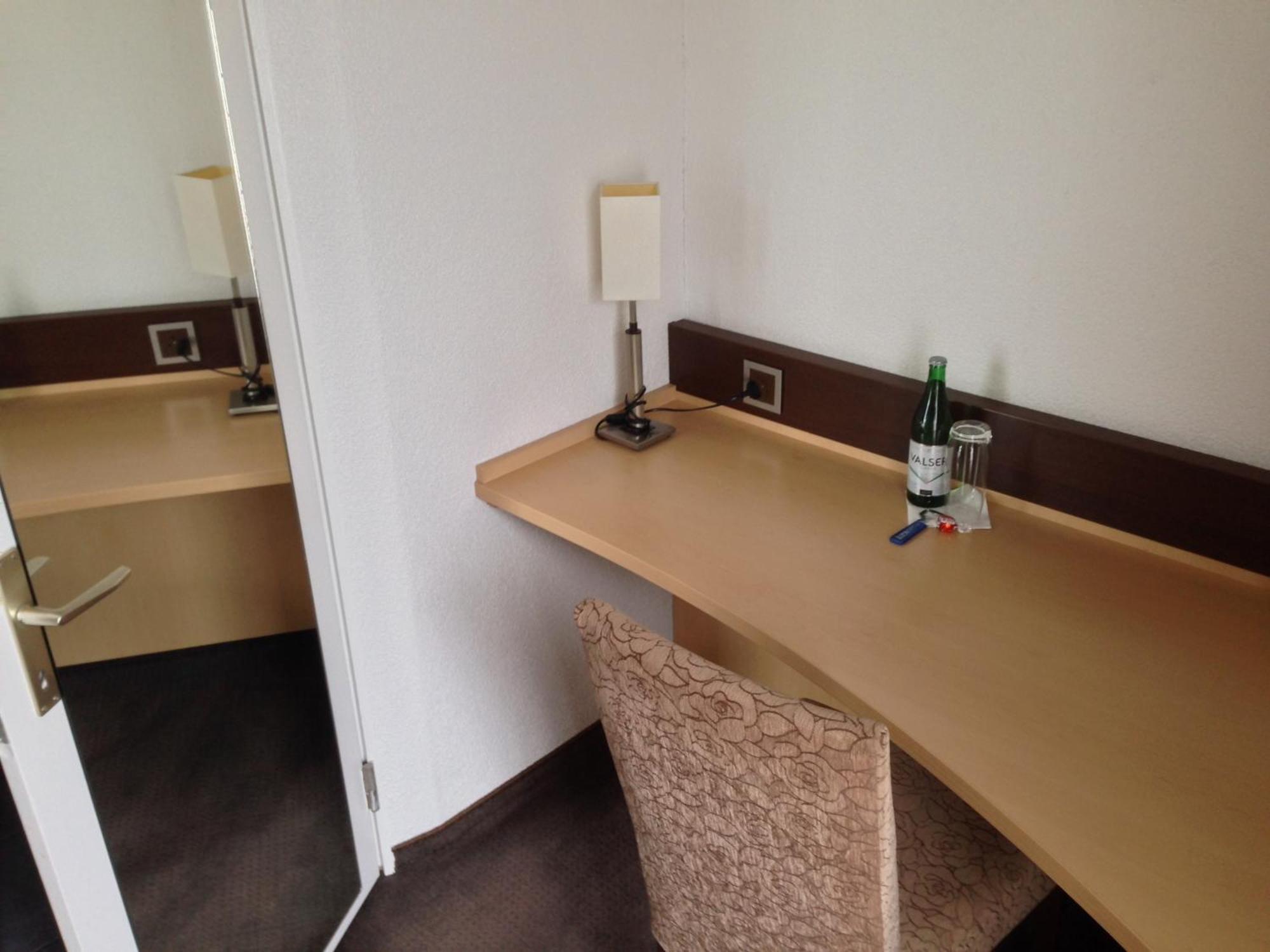 Hotel Zum Goldenen Kreuz Фрауэнфельд Номер фото