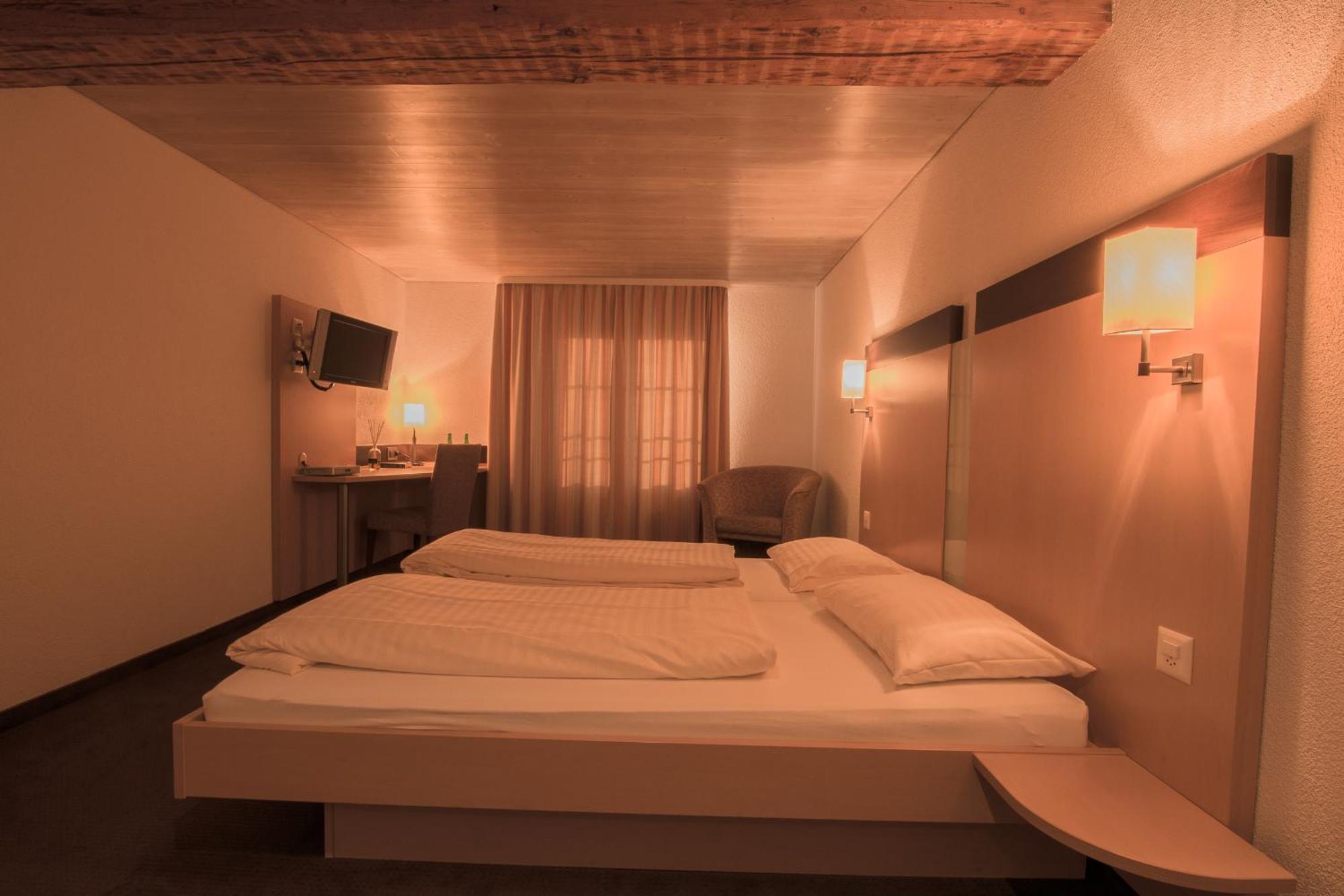 Hotel Zum Goldenen Kreuz Фрауэнфельд Номер фото